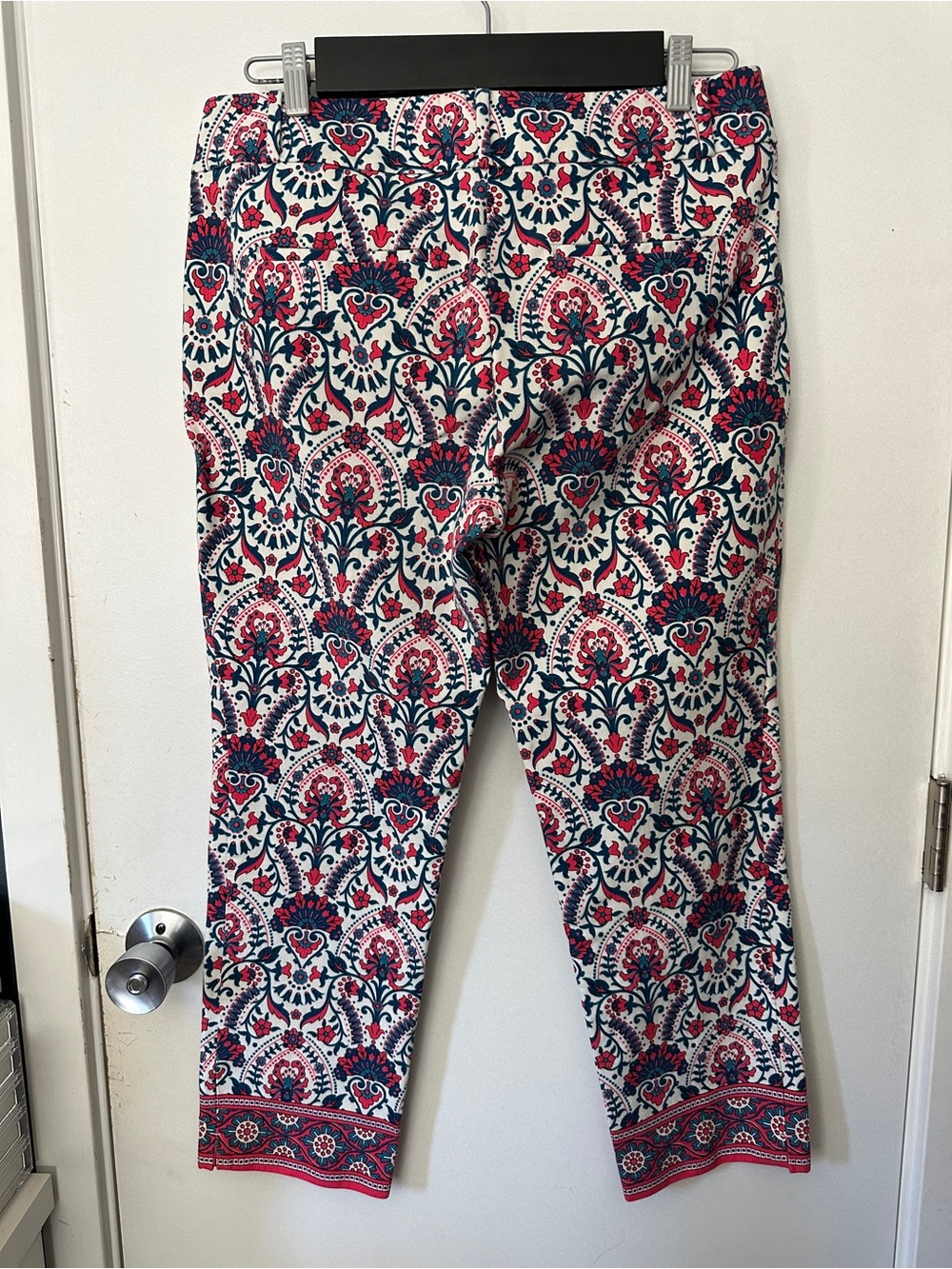 Ann Taylor LOFT Riviera Marisa Cropped Pants Size 8 Pink Navy Paisley Pull-On - Picture 9 of 11